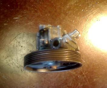 Foto: LENKGETRIEBEPUMPE eines Peugeot 406