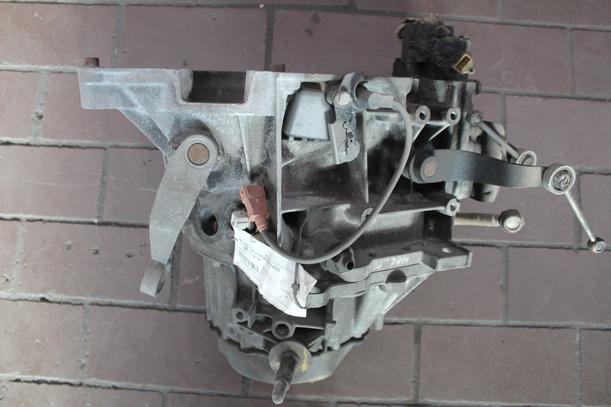 Foto: SCHALTGETRIEBE 5-GANG eines Peugeot 406 CLX