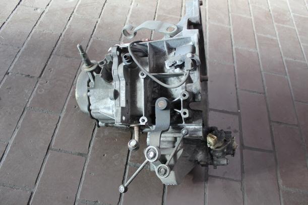 Foto: SCHALTGETRIEBE 5-GANG eines Peugeot 406 CLX