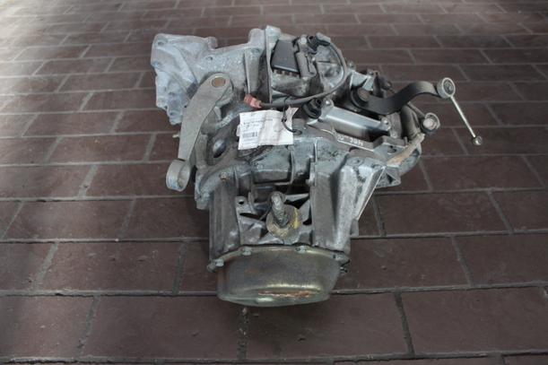 Foto: SCHALTGETRIEBE 5-GANG eines Peugeot 406 CLX