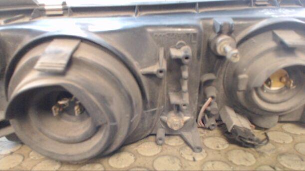 Foto: SCHEINWERFER LINKS eines Mitsubishi Lancer 1500