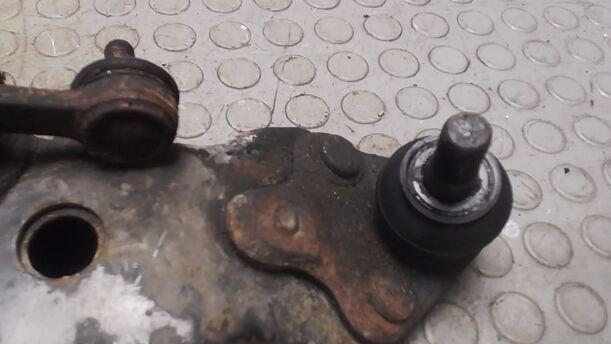Foto: QUERLENKER VORN LINKS eines Toyota Corolla