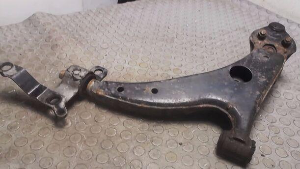 Foto: QUERLENKER VORN RECHTS eines Toyota Corolla