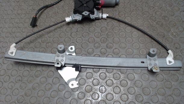 Foto: FENSTERHEBER VORN RECHTS eines Nissan Primera Traveller 1.8