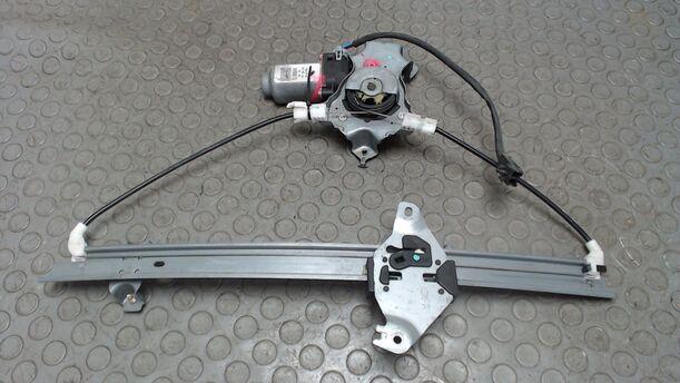 Foto: FENSTERHEBER VORN RECHTS eines Nissan Primera Traveller 1.8