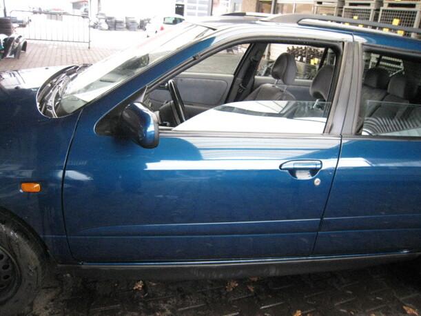 Foto: TÜR VORNE LINKS (Fließheck) eines Nissan Primera Traveller 1.8 CLX