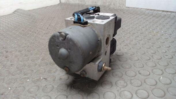 Foto: HAUPTBREMSAGGREGAT ABS eines Nissan Primera Traveller 1.8