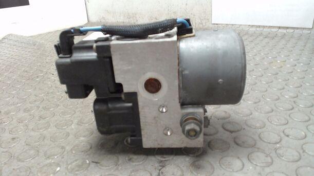 Foto: HAUPTBREMSAGGREGAT ABS eines Nissan Primera Traveller 1.8