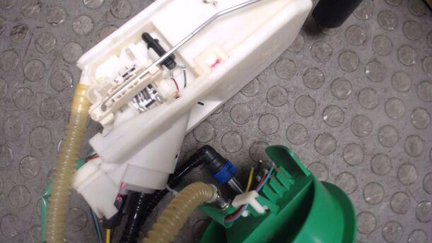 Foto: KRAFTSTOFFPUMPE eines Nissan Primera Traveller 1.8