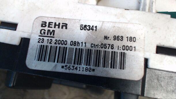 Foto: HEIZUNGSBETÄTIGUNG eines Opel Astra 1.6 Caravan