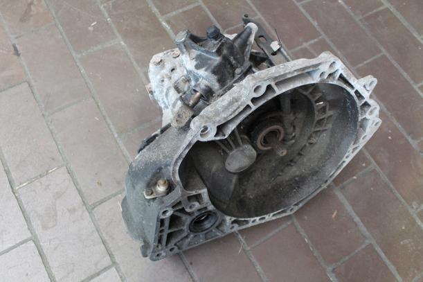 Foto: SCHALTGETRIEBE 5-GANG eines Opel Astra Caravan TD (D) CLX