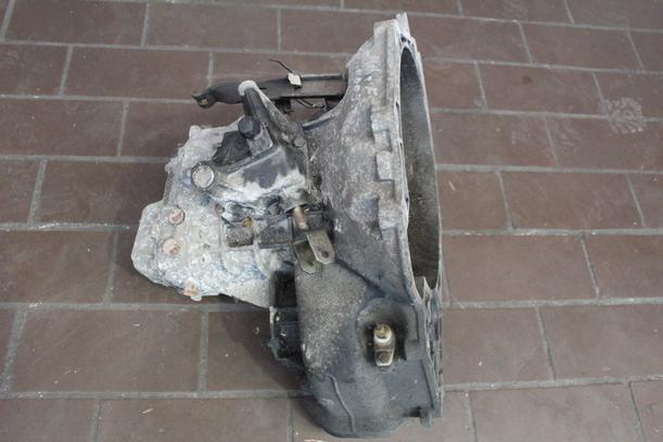 Foto: SCHALTGETRIEBE 5-GANG eines Opel Astra Caravan TD (D) CLX