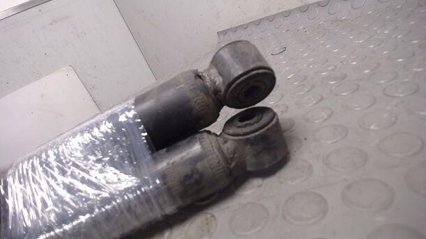 Foto: STOSSDÄMPFERPAAR HINTEN eines Nissan Micra 1.0