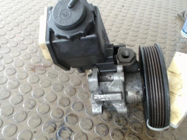 Foto: LENKGETRIEBEPUMPE eines Opel Vectra 2.0