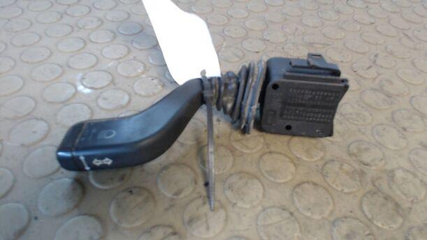 Foto: BLINKSCHALTER/KOMBISCHALTER L eines Opel Astra Caravan