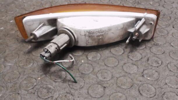 Foto: BLINKER / BLINKLEUCHTE LINKS eines Toyota Corolla 1.3