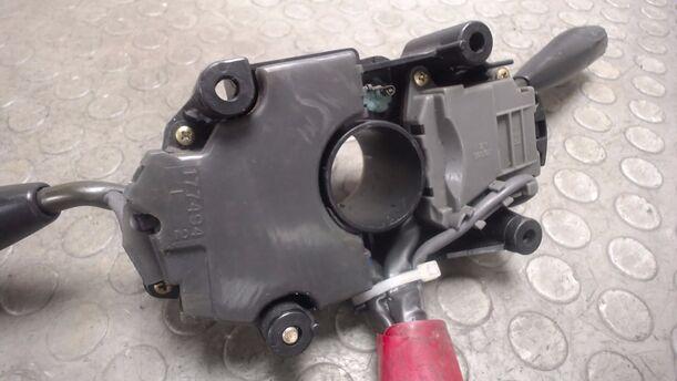 Foto: BLINKSCHALTER/KOMBISCHALTER L eines Toyota Corolla 1.3