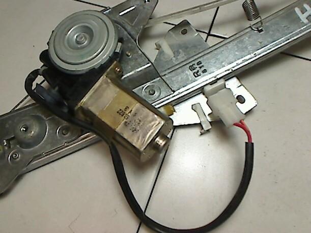 Foto: FENSTERHEBER ELEKTR HINTEN RECHTS eines Mazda 626 1.9