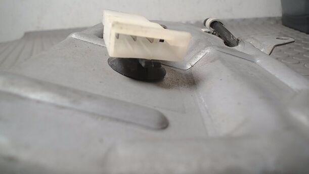 Foto: SCHEIBENWISCHERMOTOR HINTEN eines Renault R 21 Nevada