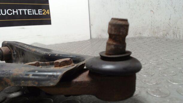 Foto: QUERLENKER UNTEN VORN RECHTS eines Renault R 21 Nevada