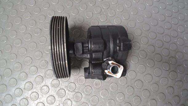 Foto: LENKGETRIEBEPUMPE eines Renault R 21 Nevada