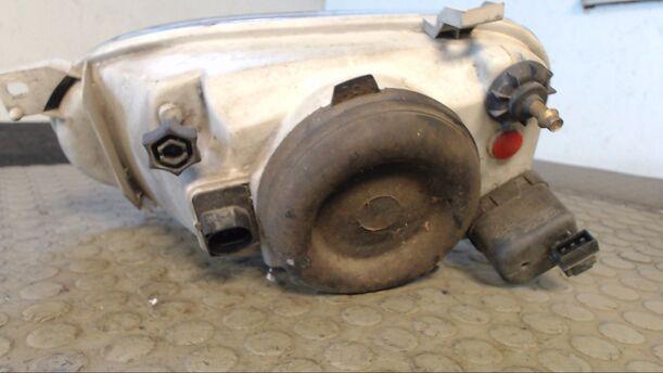 Foto: SCHEINWERFER RECHTS eines VW Golf 1.8