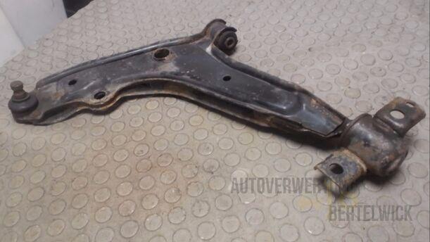 Foto: QUERLENKER VORN LINKS eines Skoda Felicia Combi 1.3