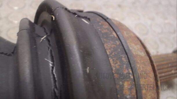 Foto: ANTRIEBSWELLE LINKS eines Skoda Felicia Combi 1.3