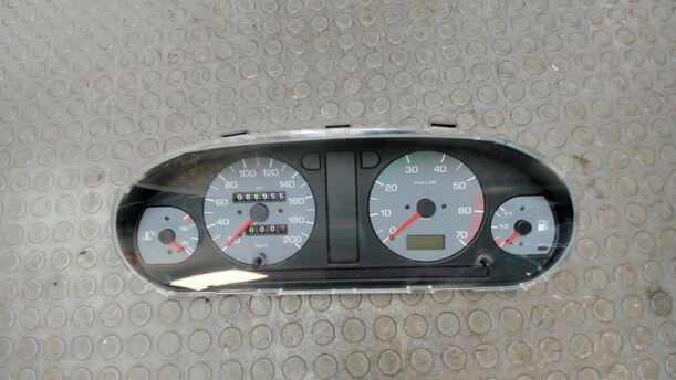 Foto: KOMBIINSTRUMENT / TACHOEINHEIT eines Skoda Felicia Combi 1.3