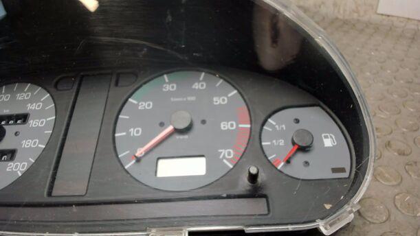 Foto: KOMBIINSTRUMENT / TACHOEINHEIT eines Skoda Felicia Combi 1.3