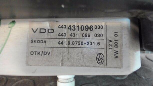 Foto: KOMBIINSTRUMENT / TACHOEINHEIT eines Skoda Felicia Combi 1.3