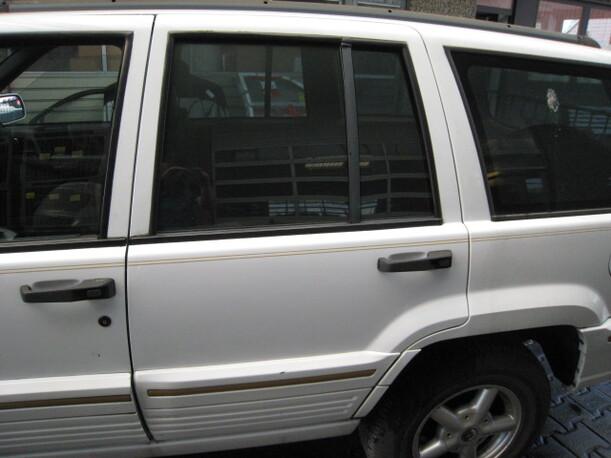 Foto: TÜR HINTEN LINKS eines Jeep Grand Cherokee