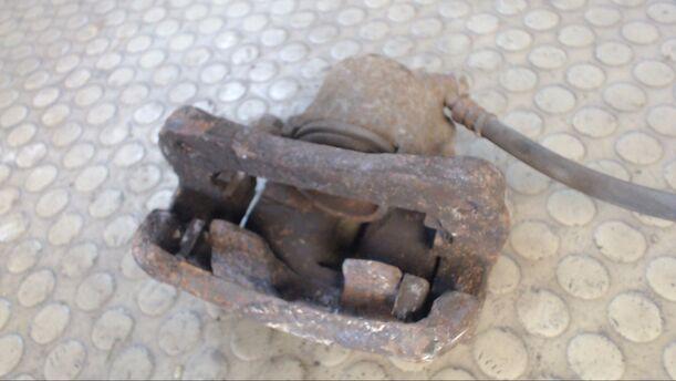 Foto: BREMSSATTEL VORN RECHTS eines Mitsubishi Colt 1300 GLS Komfort