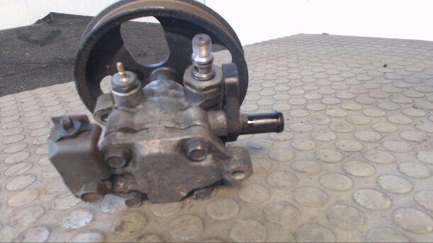 Foto: LENKGETRIEBEPUMPE / SERVOPUMPE eines Mitsubishi Colt 1300 GLS Komfort