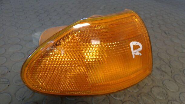 Foto: BLINKER VORN RECHTS eines Opel Astra Caravan GLS Komfort