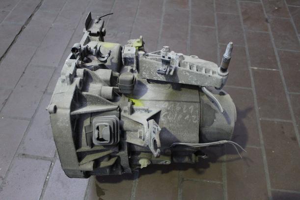 Foto: SCHALTGETRIEBE 5-GANG eines Renault Clio 1.2 SX