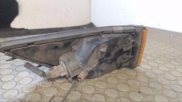 Foto: BLINKER/ BLINKLEUCHTE LINKS eines Mitsubishi Lancer 1500 GLS Komfort