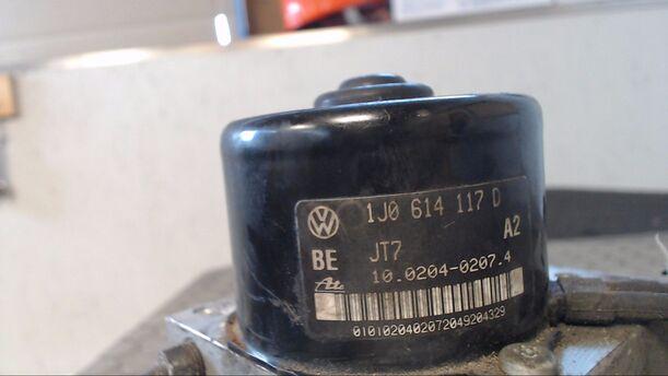 Foto: HAUPTBREMSAGGREGAT ABS eines VW Golf 1.9 TDI GLS Komfort