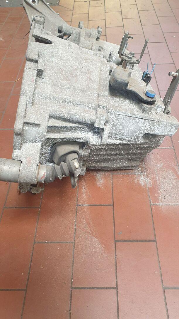 Foto: SCHALTGETRIEBE -5-GANG eines Volvo 850 2.0-10V