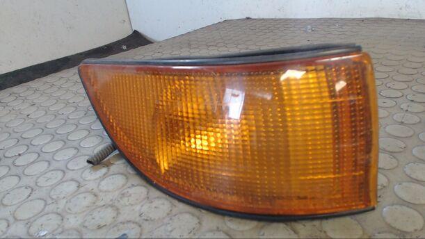 Foto: BLINKER / BLINKLEUCHTE RECHTS eines Mitsubishi Lancer 1500 GLS Komfort