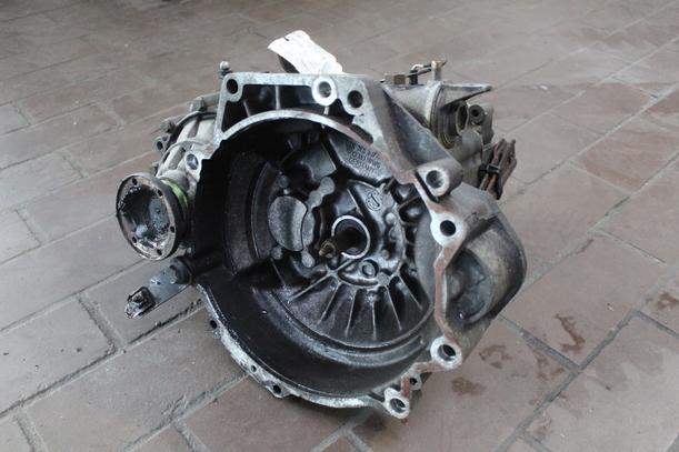 Foto: SCHALTGETRIEBE 5-GANG CHV eines VW Golf 1.6 GLS Komfort