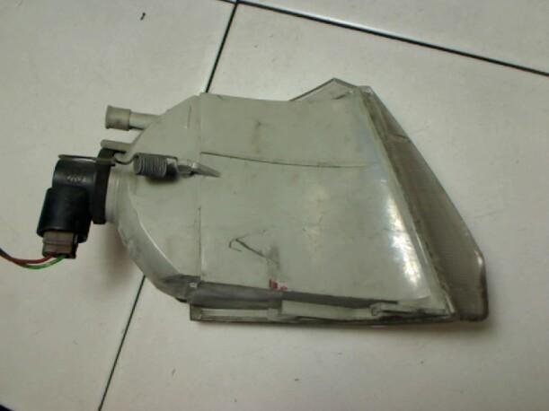 Foto: BLINKER / BLINKLEUCHTE  VORN LINKS eines Peugeot 106 SX
