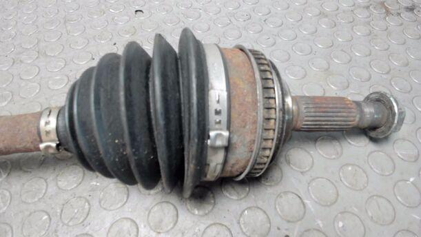 Foto: ANTRIEBSWELLE LINKS eines Toyota Carina 1.8 SX