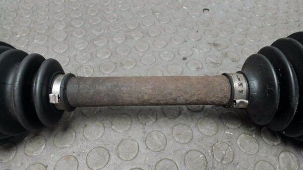 Foto: ANTRIEBSWELLE LINKS eines Toyota Carina 1.8 SX