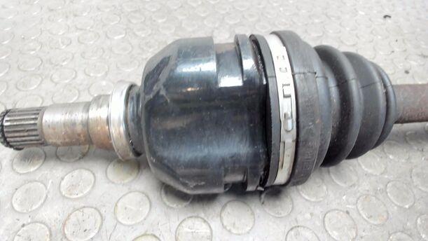 Foto: ANTRIEBSWELLE LINKS eines Toyota Carina 1.8 SX
