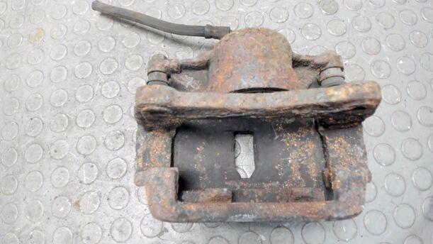 Foto: BREMSSATTEL VORNE LINKS eines Toyota Carina 1.8 SX
