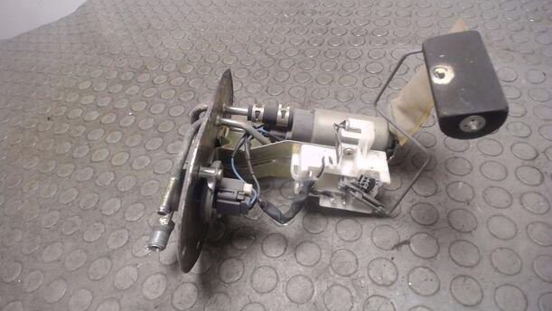Foto: KRAFTSTOFFPUMPE eines Toyota Carina 1.8 SX