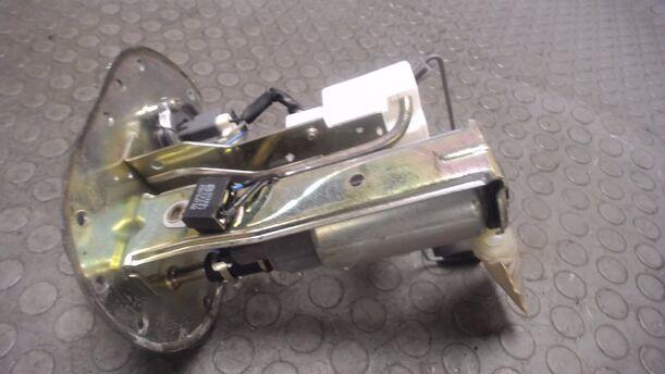 Foto: KRAFTSTOFFPUMPE eines Toyota Carina 1.8 SX