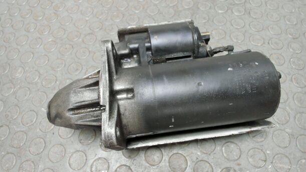 Foto: ANLASSER / STARTER ( SCHALTGETRIEBE ) eines Ford Sierra Turnier GLS Komfort