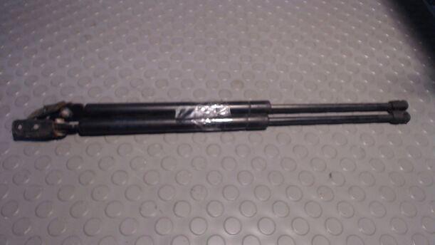 Foto: HECKKLAPPENDÄMPFERPAAR eines Mazda 626 1.9i SX